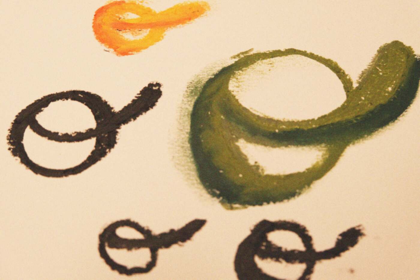 Letters o painted by hand, redrawn by the machine